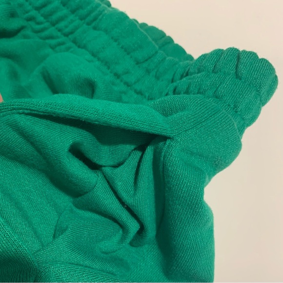 EUC H & M brand Divided  Kelly green shorts 2 pockets at side Sz S - Picture 4 of 8